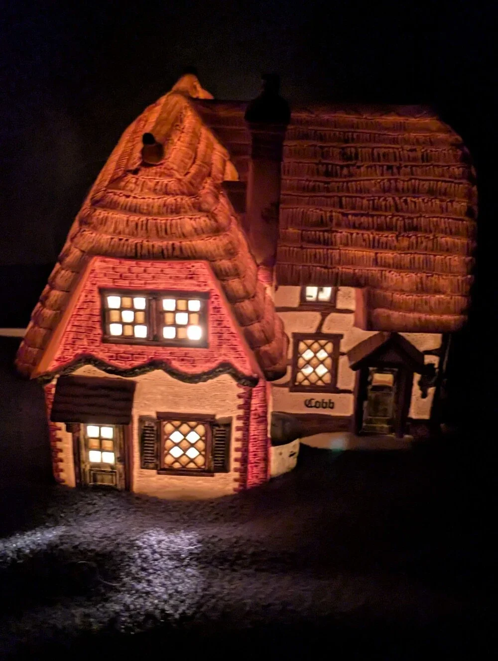 Department 56 COBB COTTAGE Dickins Village Series #5824-6 November 7 -11, 1996